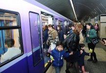Prezident İlham Əliyev paytaxta gətirilən yeni metro qatarlarında yaradılan şəraitlə tanış olub (FOTO) (YENİLƏNİB)