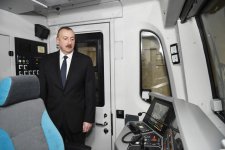 Prezident İlham Əliyev paytaxta gətirilən yeni metro qatarlarında yaradılan şəraitlə tanış olub (FOTO) (YENİLƏNİB)
