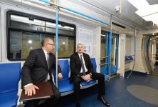 Prezident İlham Əliyev paytaxta gətirilən yeni metro qatarlarında yaradılan şəraitlə tanış olub (FOTO) (YENİLƏNİB)