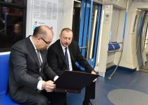 Prezident İlham Əliyev paytaxta gətirilən yeni metro qatarlarında yaradılan şəraitlə tanış olub (FOTO) (YENİLƏNİB)