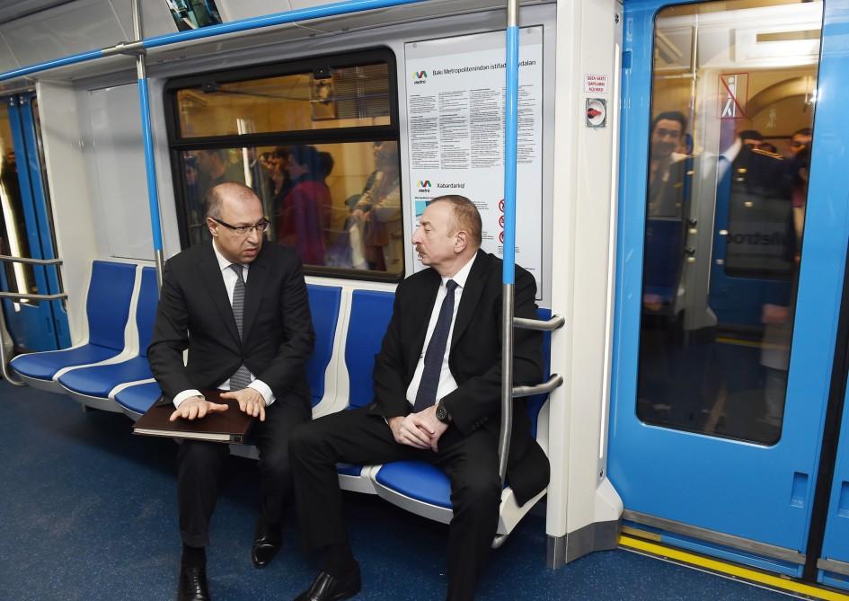 Prezident İlham Əliyev paytaxta gətirilən yeni metro qatarlarında yaradılan şəraitlə tanış olub (FOTO) (YENİLƏNİB)