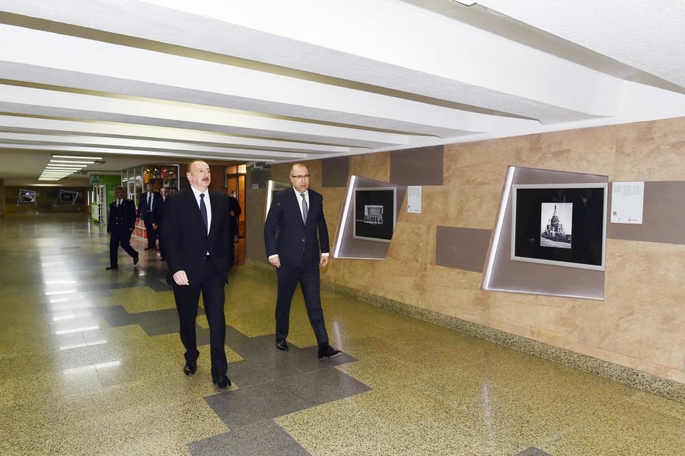 Prezident İlham Əliyev paytaxta gətirilən yeni metro qatarlarında yaradılan şəraitlə tanış olub (FOTO) (YENİLƏNİB)