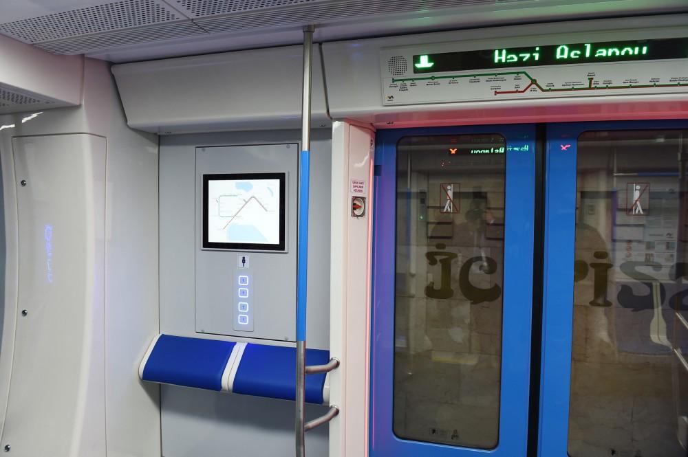 Prezident İlham Əliyev paytaxta gətirilən yeni metro qatarlarında yaradılan şəraitlə tanış olub (FOTO) (YENİLƏNİB)