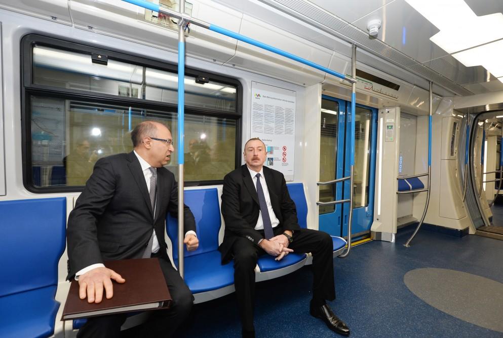 Prezident İlham Əliyev paytaxta gətirilən yeni metro qatarlarında yaradılan şəraitlə tanış olub (FOTO) (YENİLƏNİB)