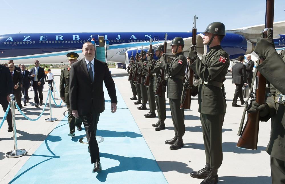 Azərbaycan Prezidenti İlham Əliyev Türkiyəyə rəsmi səfərə gəlib (FOTO)