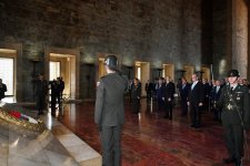 Prezident İlham Əliyev Ankarada Anıtqəbiri ziyarət edib (FOTO)
