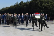 Prezident İlham Əliyev Ankarada Anıtqəbiri ziyarət edib (FOTO)