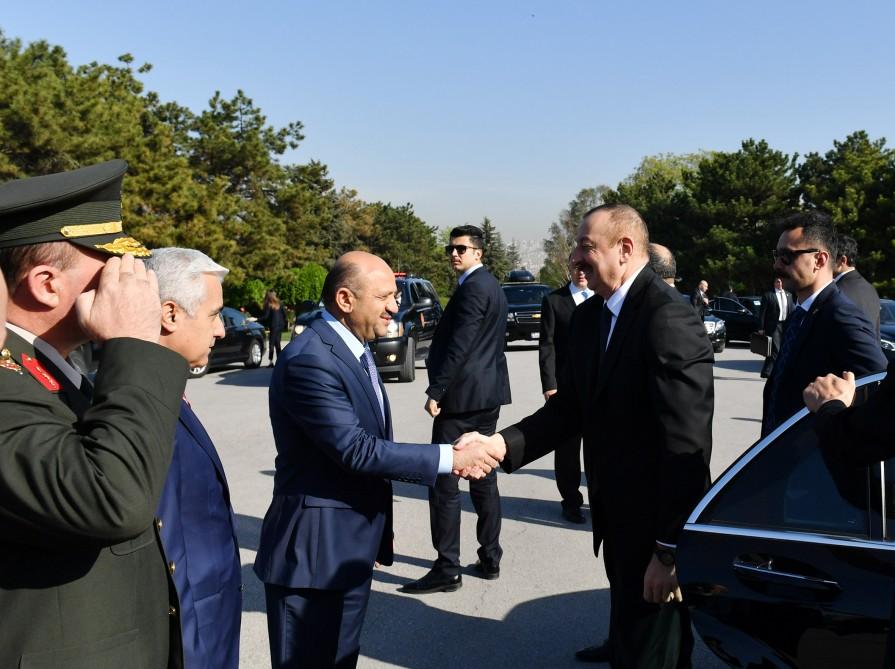 Prezident İlham Əliyev Ankarada Anıtqəbiri ziyarət edib (FOTO)