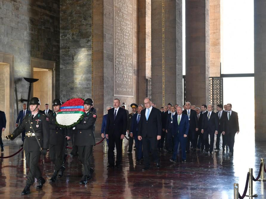 Prezident İlham Əliyev Ankarada Anıtqəbiri ziyarət edib (FOTO)