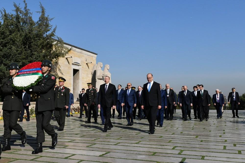 Prezident İlham Əliyev Ankarada Anıtqəbiri ziyarət edib (FOTO)