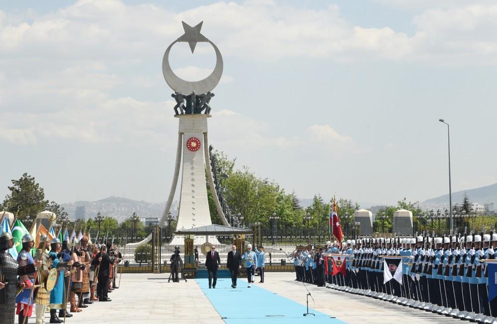 Prezident İlham Əliyevin Ankarada rəsmi qarşılanma mərasimi olub (FOTO)
