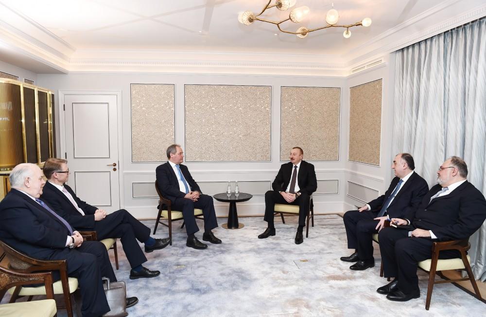 Prezident İlham Əliyev Britaniya parlamentinin bir qrup üzvü ilə görüşüb (FOTO)