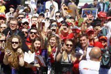 Bakıda Formula 1 Azərbaycan Qran Prisində pilotların imza mərasimi (FOTO)