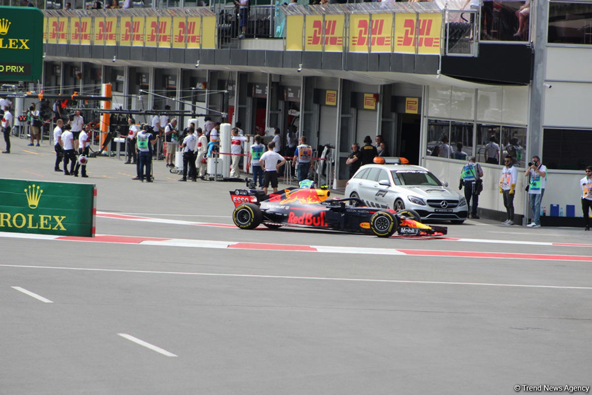 Bakıda Formula 1 yarışları başladı (FOTO)