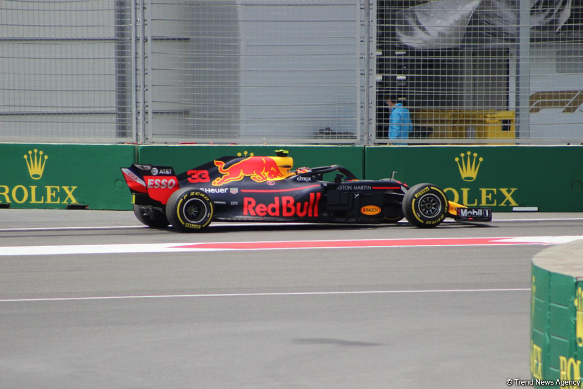 Bakıda Formula 1 yarışları başladı (FOTO)