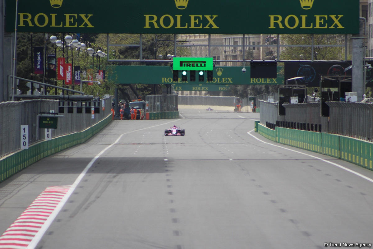 Bakıda Formula 1 yarışları başladı (FOTO)