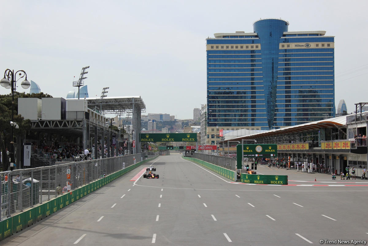 Bakıda Formula 1 yarışları başladı (FOTO)