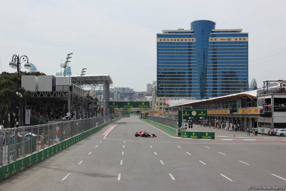 Bakıda Formula 1 yarışları başladı (FOTO)