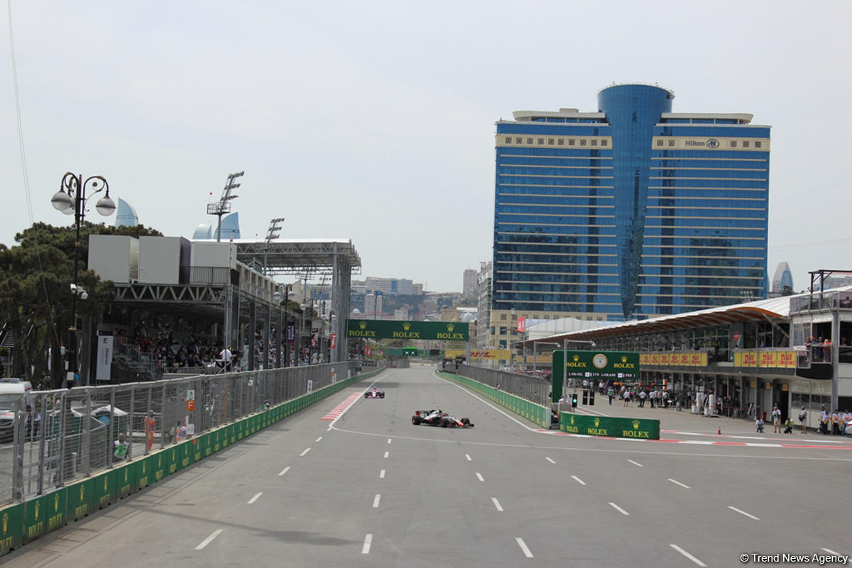 Bakıda Formula 1 yarışları başladı (FOTO)