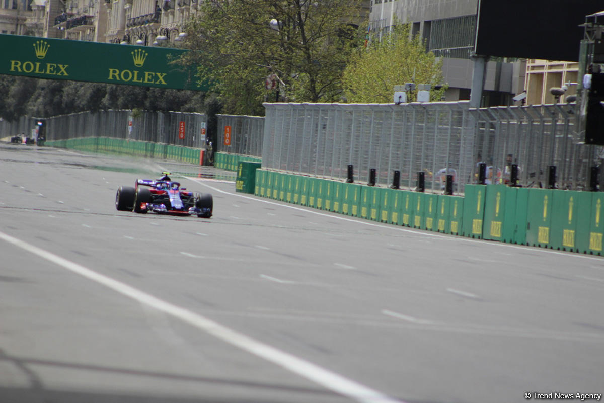 Bakıda Formula 1 yarışları başladı (FOTO)