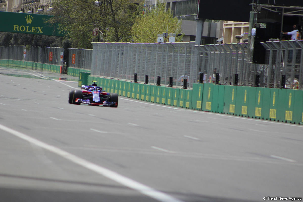 Bakıda Formula 1 yarışları başladı (FOTO)