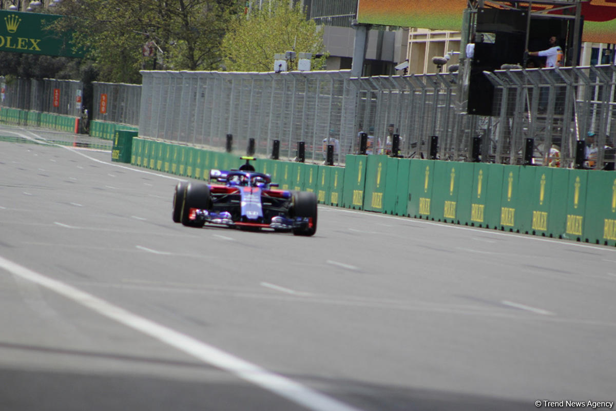 Bakıda Formula 1 yarışları başladı (FOTO)