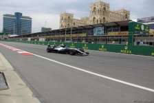 Bakıda Formula 1 pilotlarının sərbəst yürüşü başa çatdı (YENİLƏNİB) (FOTO)