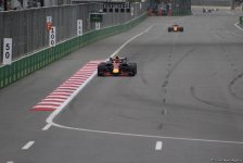 Bakıda Formula 1 pilotlarının sərbəst yürüşü başa çatdı (YENİLƏNİB) (FOTO)