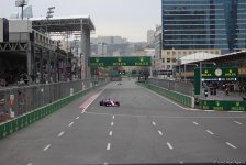 Bakıda Formula 1 pilotlarının sərbəst yürüşü başa çatdı (YENİLƏNİB) (FOTO)