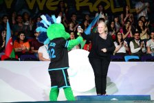 Bədii gimnastika üzrə Dünya Kubokunda gimnastların mükafatlandırılması mərasimi keçirilib (FOTO)