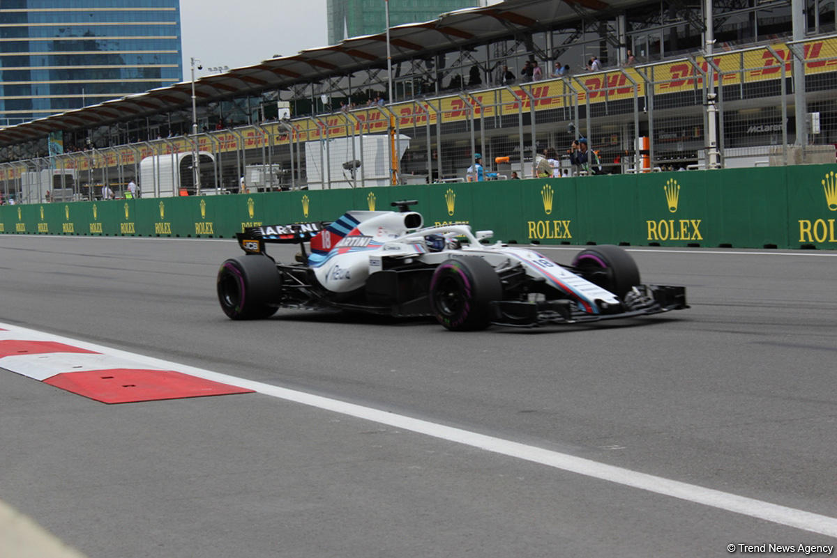Bakıda Formula 1 pilotlarının sərbəst yürüşü başa çatdı (YENİLƏNİB) (FOTO)