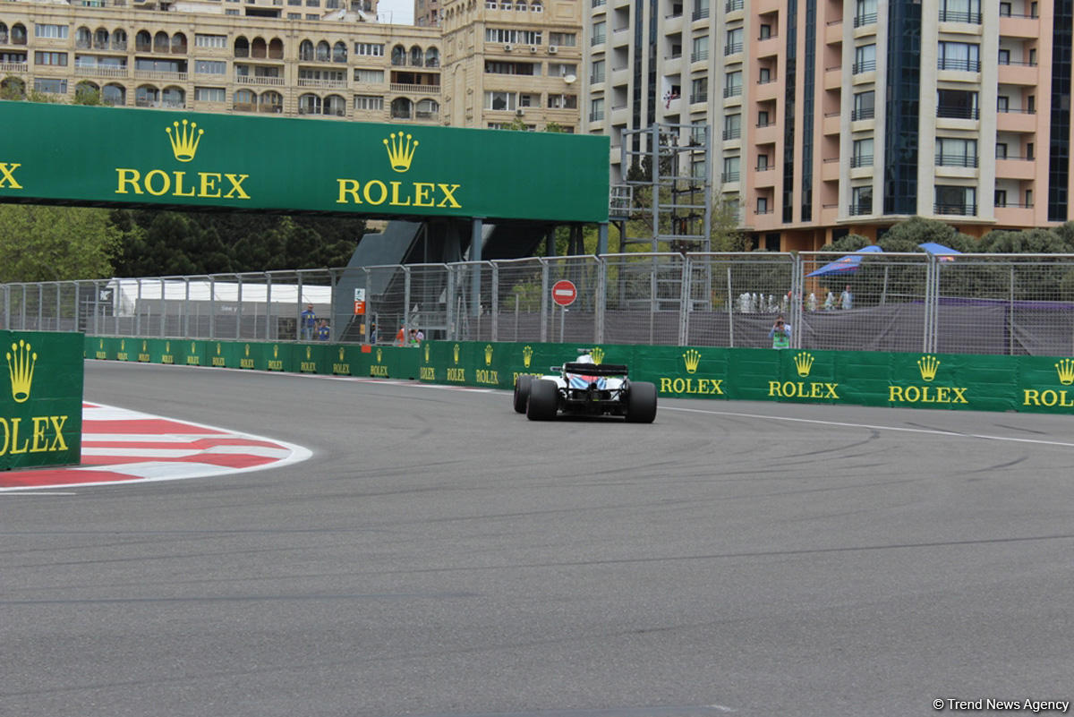 Bakıda Formula 1 pilotlarının sərbəst yürüşü başa çatdı (YENİLƏNİB) (FOTO)