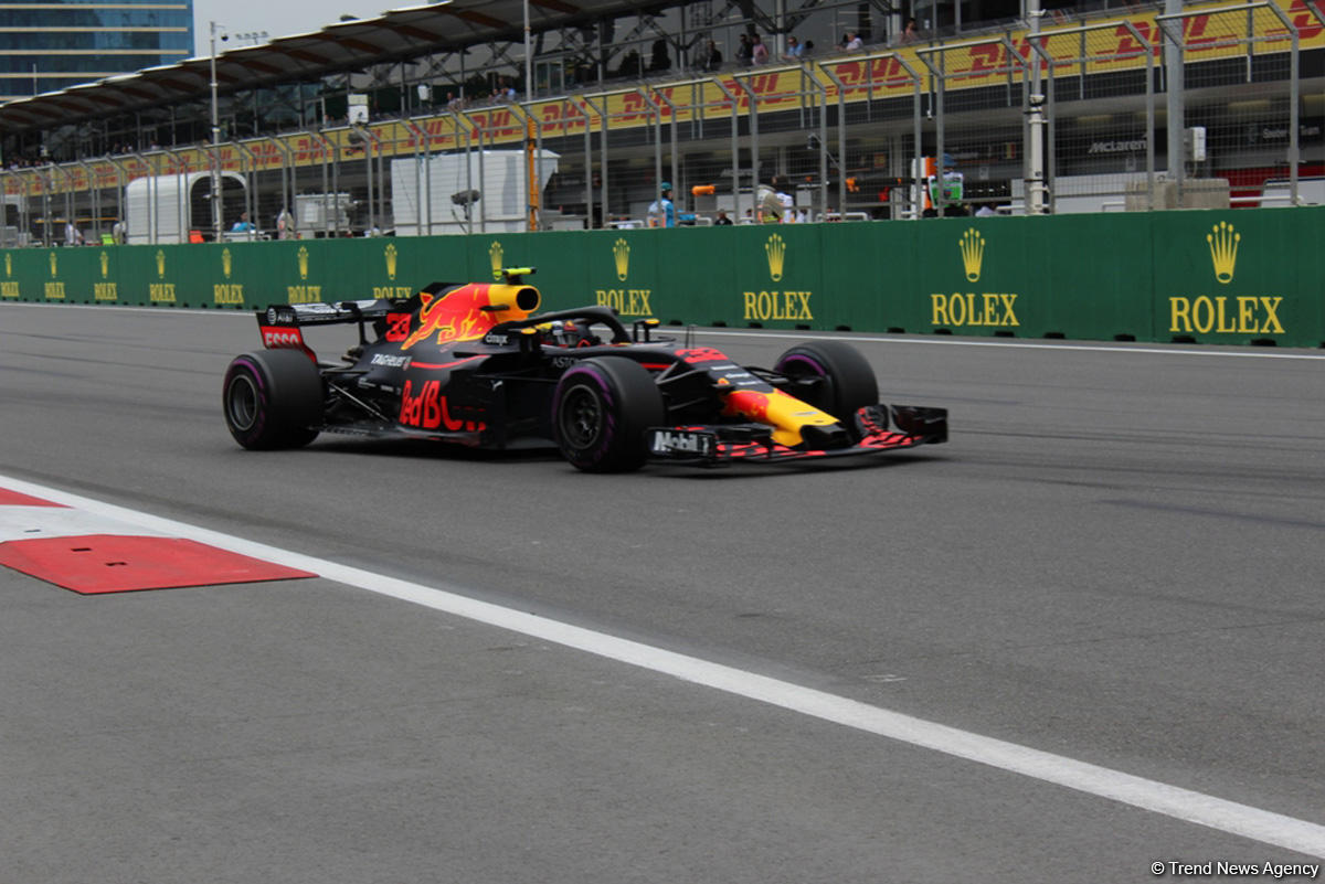 Bakıda Formula 1 pilotlarının sərbəst yürüşü başa çatdı (YENİLƏNİB) (FOTO)