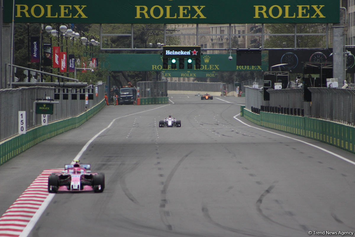 Bakıda Formula 1 pilotlarının sərbəst yürüşü başa çatdı (YENİLƏNİB) (FOTO)