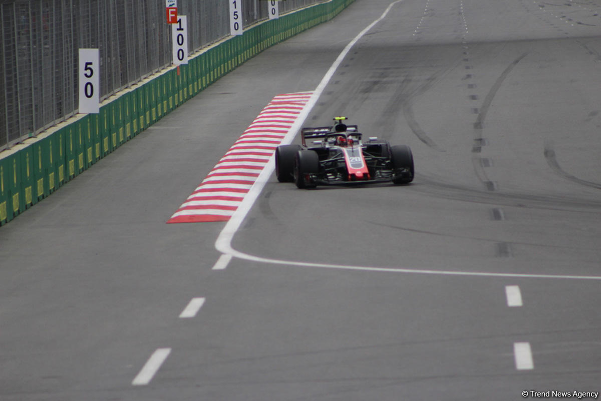 Bakıda Formula 1 pilotlarının sərbəst yürüşü başa çatdı (YENİLƏNİB) (FOTO)