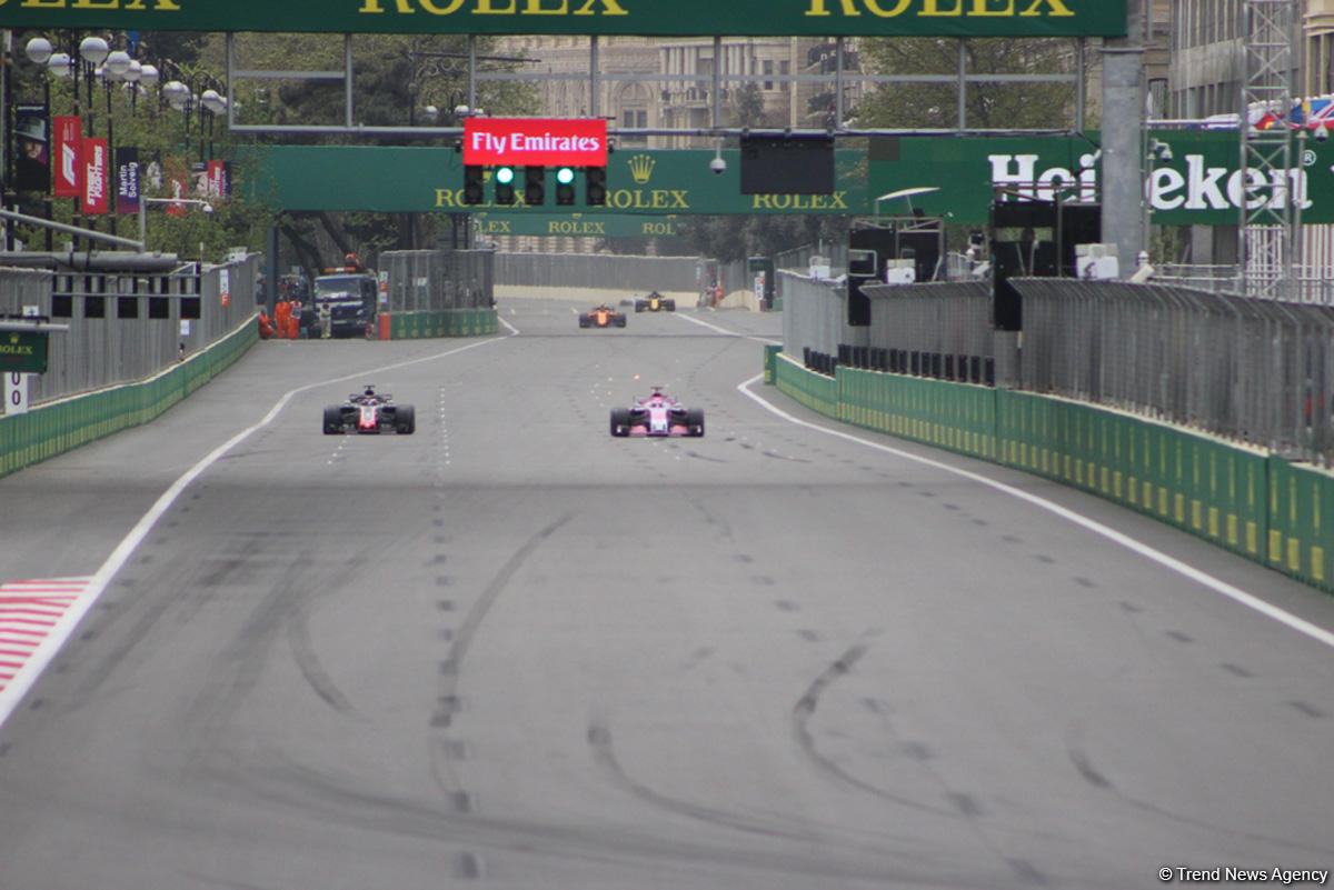 Bakıda Formula 1 pilotlarının sərbəst yürüşü başa çatdı (YENİLƏNİB) (FOTO)