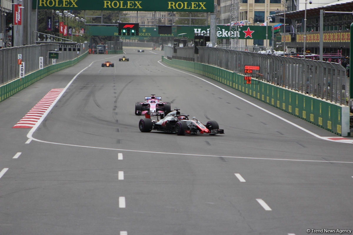 Bakıda Formula 1 pilotlarının sərbəst yürüşü başa çatdı (YENİLƏNİB) (FOTO)