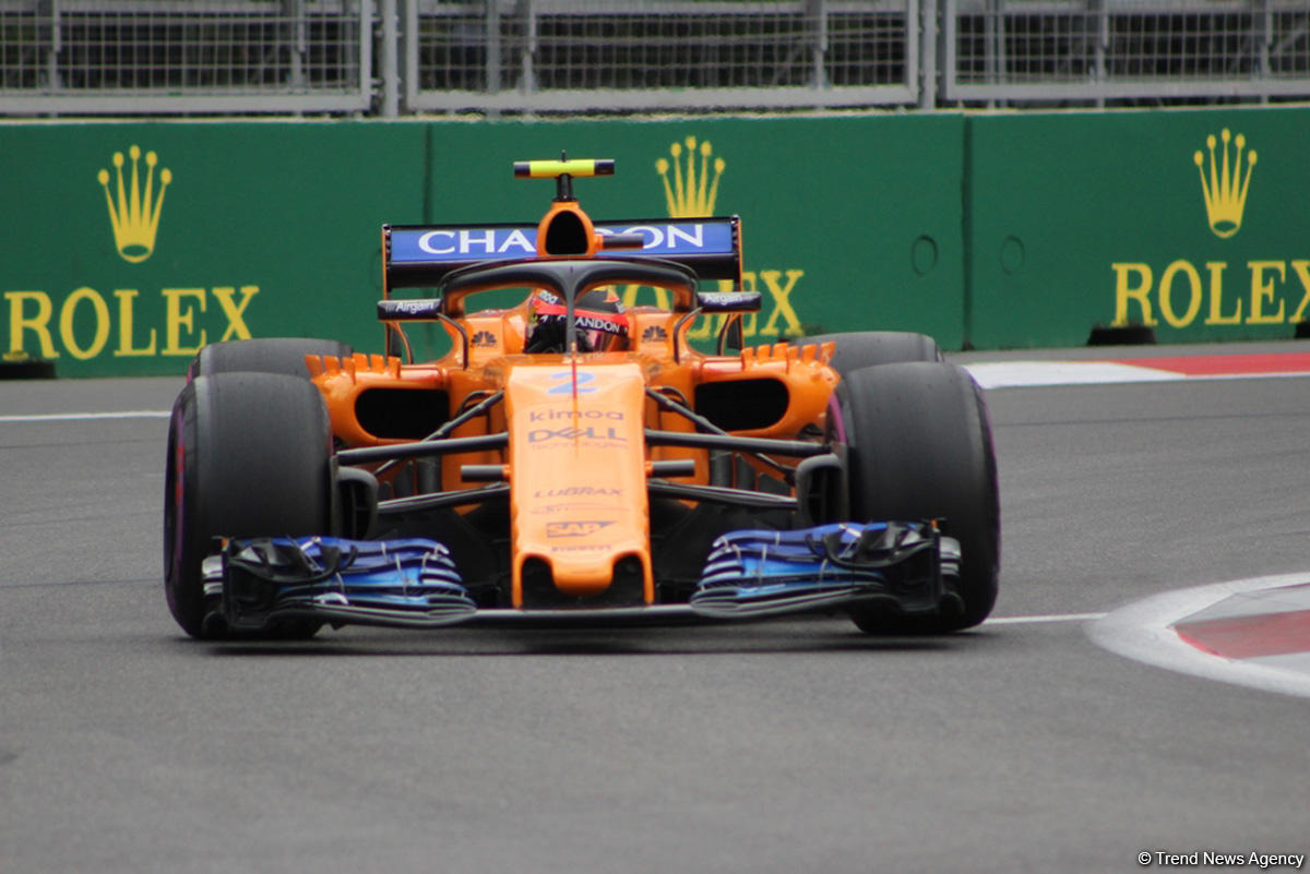 Bakıda Formula 1 pilotlarının sərbəst yürüşü başa çatdı (YENİLƏNİB) (FOTO)