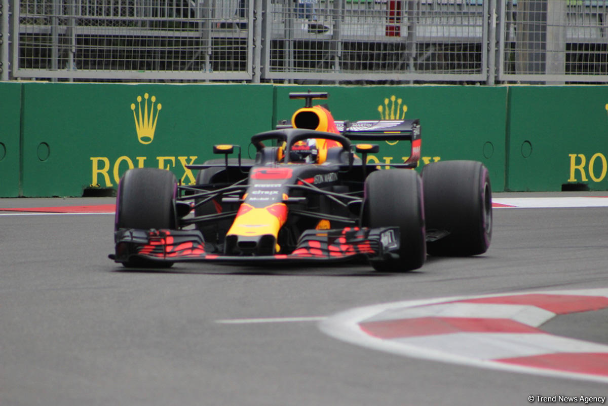 Bakıda Formula 1 pilotlarının sərbəst yürüşü başa çatdı (YENİLƏNİB) (FOTO)