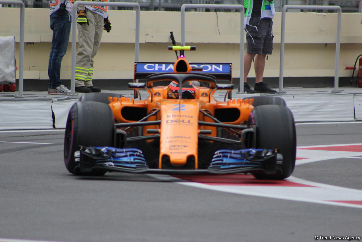 Bakıda Formula 1 pilotlarının sərbəst yürüşü başa çatdı (YENİLƏNİB) (FOTO)
