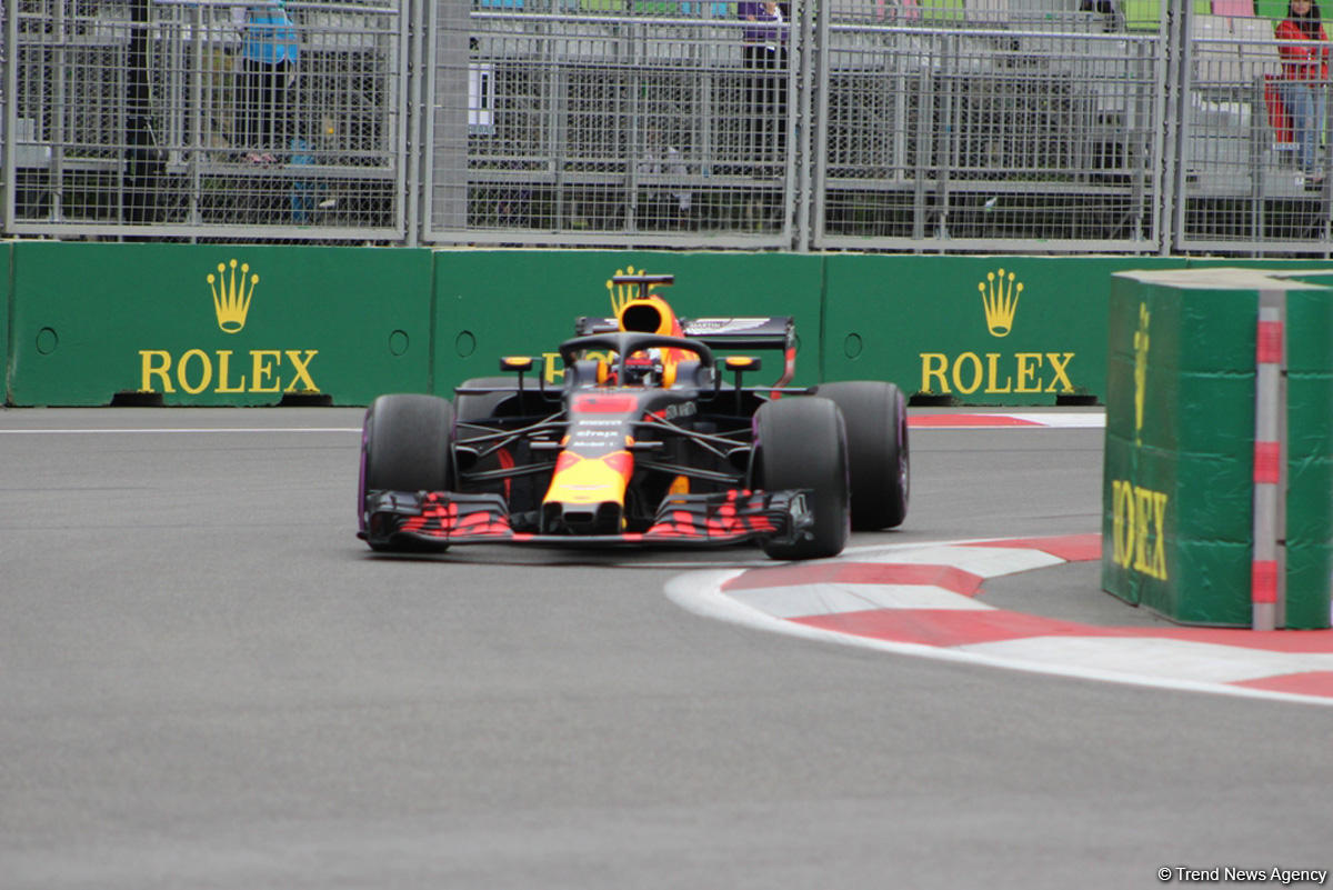 Bakıda Formula 1 pilotlarının sərbəst yürüşü başa çatdı (YENİLƏNİB) (FOTO)
