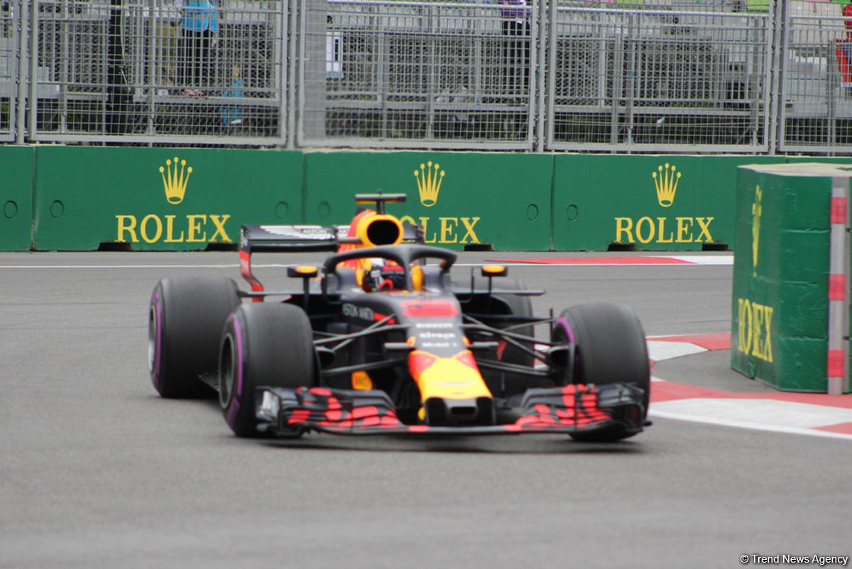 Bakıda Formula 1 pilotlarının sərbəst yürüşü başa çatdı (YENİLƏNİB) (FOTO)