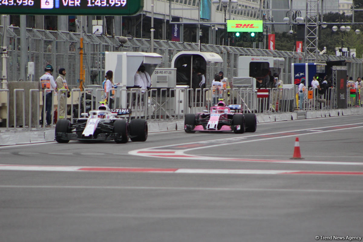 Bakıda Formula 1 pilotlarının sərbəst yürüşü başa çatdı (YENİLƏNİB) (FOTO)