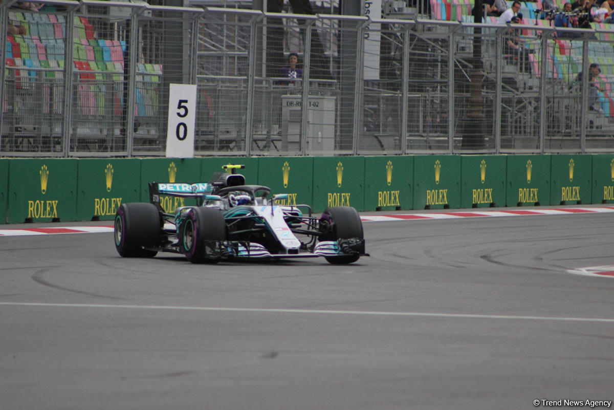 Bakıda Formula 1 pilotlarının sərbəst yürüşü başa çatdı (YENİLƏNİB) (FOTO)
