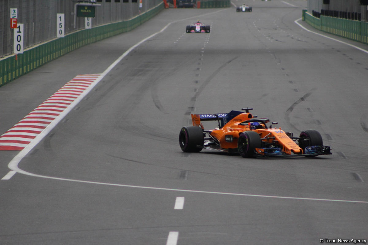 Bakıda Formula 1 pilotlarının sərbəst yürüşü başa çatdı (YENİLƏNİB) (FOTO)