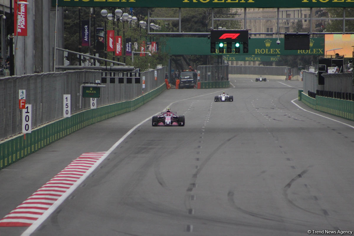 Bakıda Formula 1 pilotlarının sərbəst yürüşü başa çatdı (YENİLƏNİB) (FOTO)