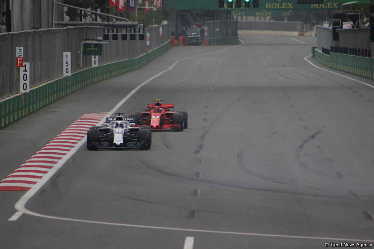 Bakıda Formula 1 pilotlarının sərbəst yürüşü başa çatdı (YENİLƏNİB) (FOTO)