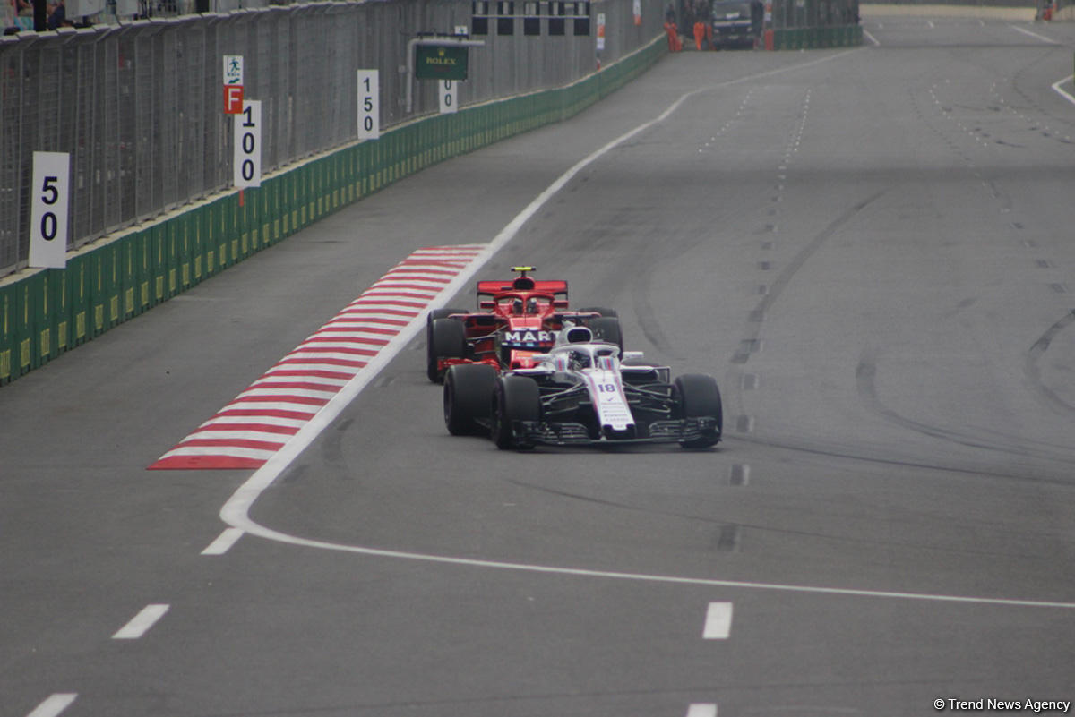 Bakıda Formula 1 pilotlarının sərbəst yürüşü başa çatdı (YENİLƏNİB) (FOTO)