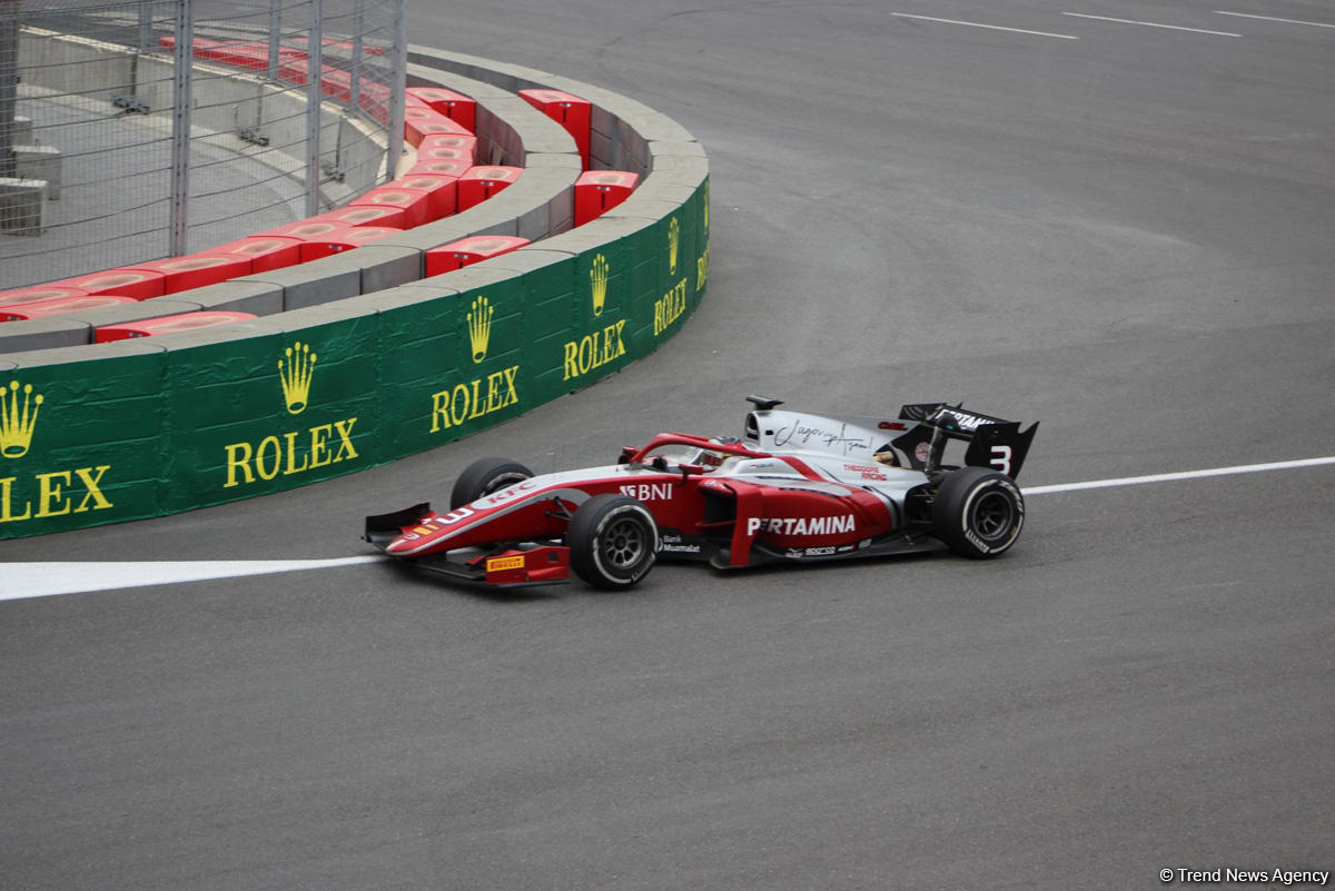 Bakıda Formula 2-nin birinci əsas yarışı başa çatıb (FOTO)