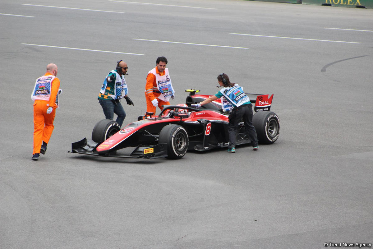 Bakıda Formula 2-nin birinci əsas yarışı başa çatıb (FOTO)